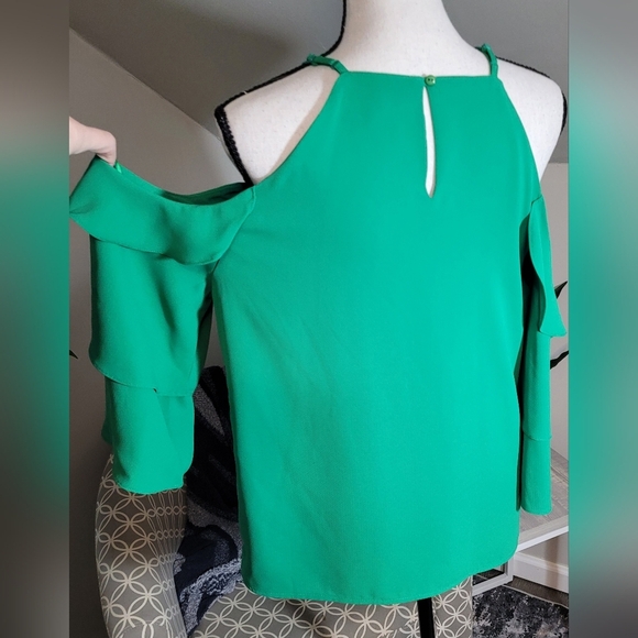 Skies are Blue Ruffled Sleeve Cold Shoulder Top Size Medium - Picture 2 of 3